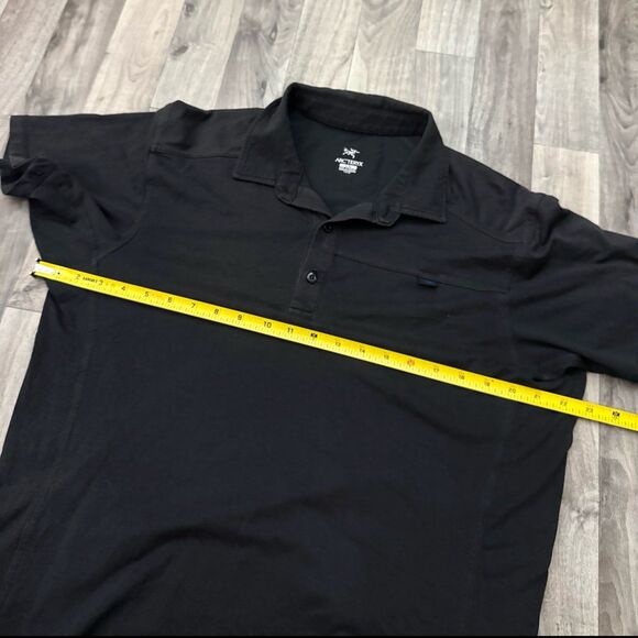 Arcteryx Men's Captive Short Sleeve Polo in black - Picture 5 of 6